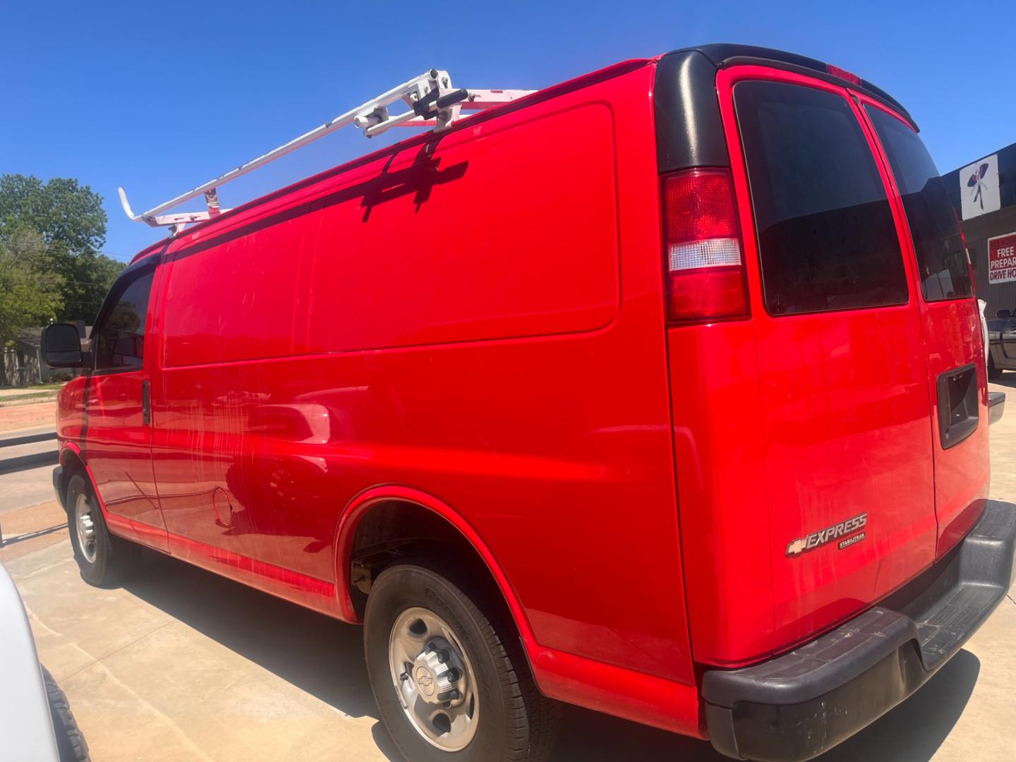 2016 RED CHEVROLET EXPRESS WORK VAN 2500 Cargo (1GCWGAFF2G1) with an 4.8L V8 FFV engine, 6A transmission, located at 8101 E. Skelly Dr., Tulsa, OK, 74129, (918) 592-3593, 36.121891, -95.888802 - Photo#1